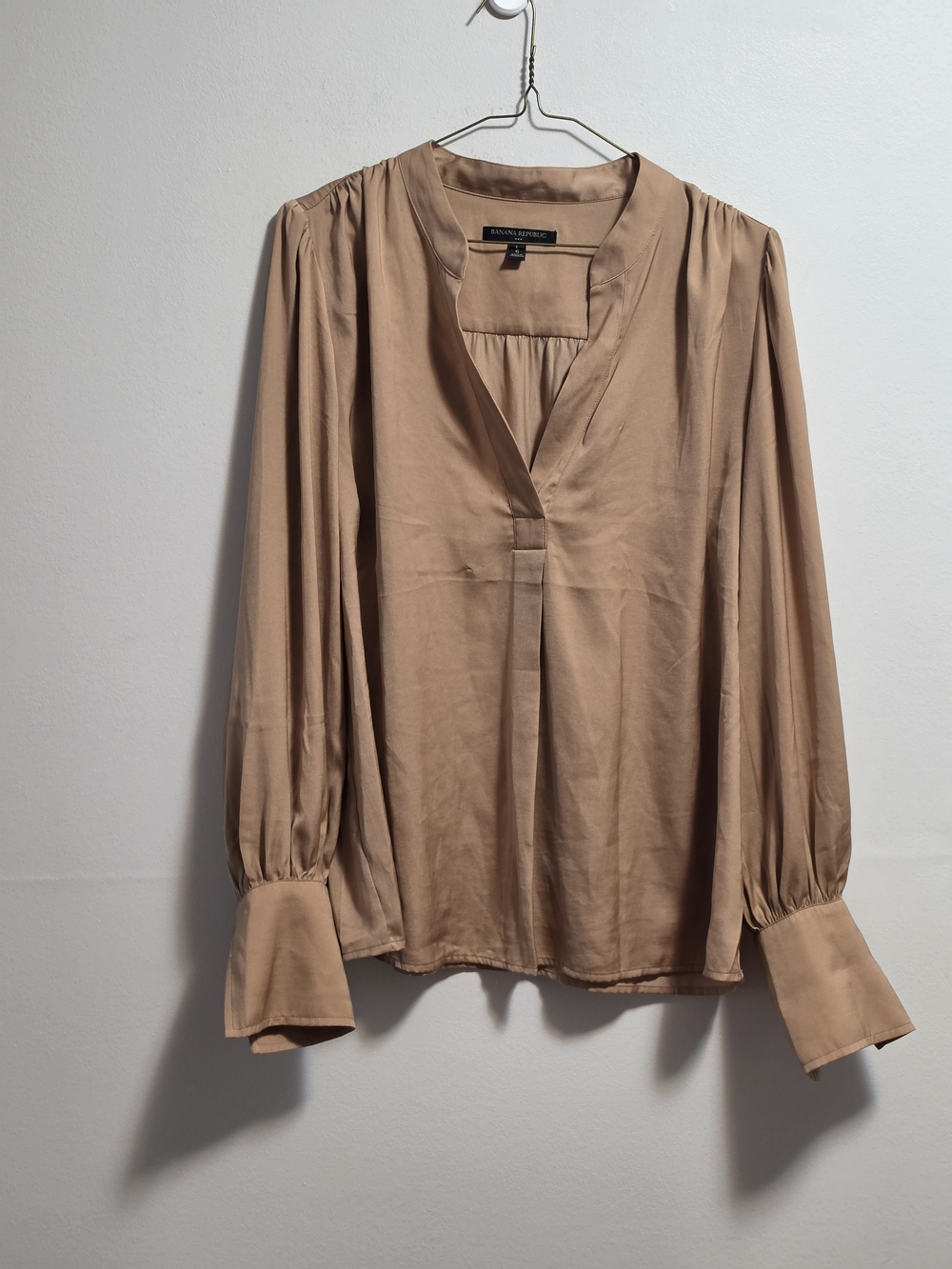 Banana Republic Women's Tan V-Neck Long Sleeve Blouse